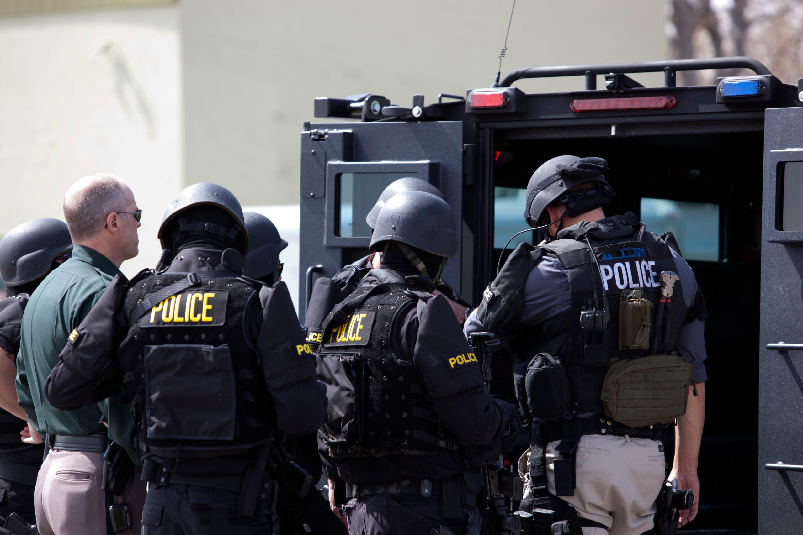 Fbi Cast: The Importance Of Accountability In Law Enforcement - r04bleh